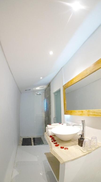 Private Vacation Rentals Villa, 2 Pools 4 Bedrooms Villa in Kuta