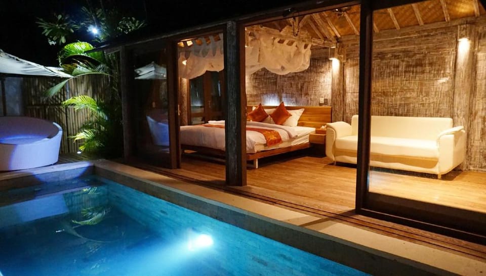 Private Vacation Rentals Villa, 2 Pools 4 Bedrooms Villa in Kuta