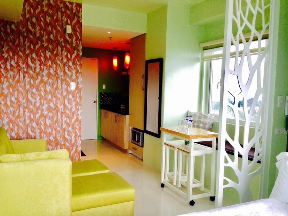 Cozy Condotel with balcony at SMDC Wind Apartment in Tagaytay