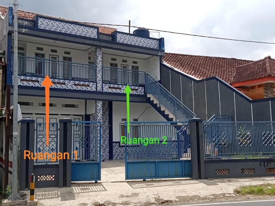 Penginapan Ciwidey luas 20m2, 2 kasur, 1 k.mandi, Vacation rental in West Java