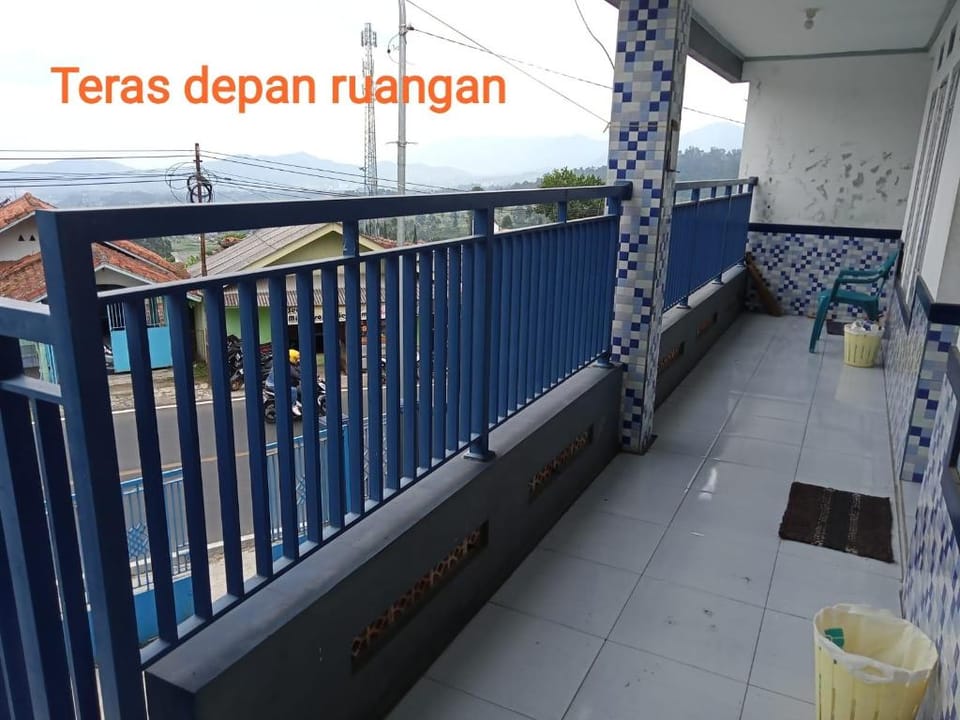 Penginapan Ciwidey luas 20m2, 2 kasur, 1 k.mandi, Vacation rental in West Java