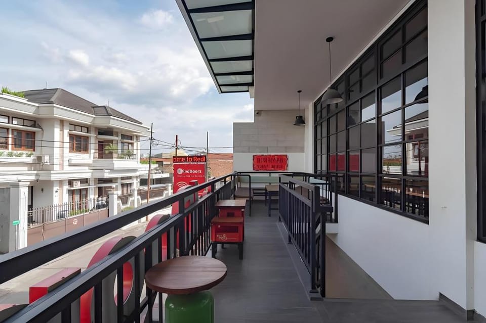 RedDoorz Plus @ Doorman Guest House Hotel in Bandung