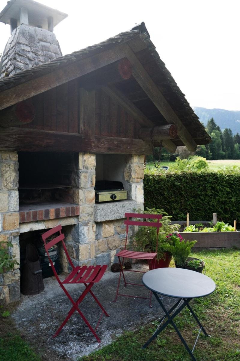 Chalet sur les monts Morzine Bed and Breakfast in Montriond
