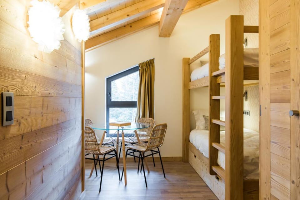 Chalet sur les monts Morzine Bed and Breakfast in Montriond