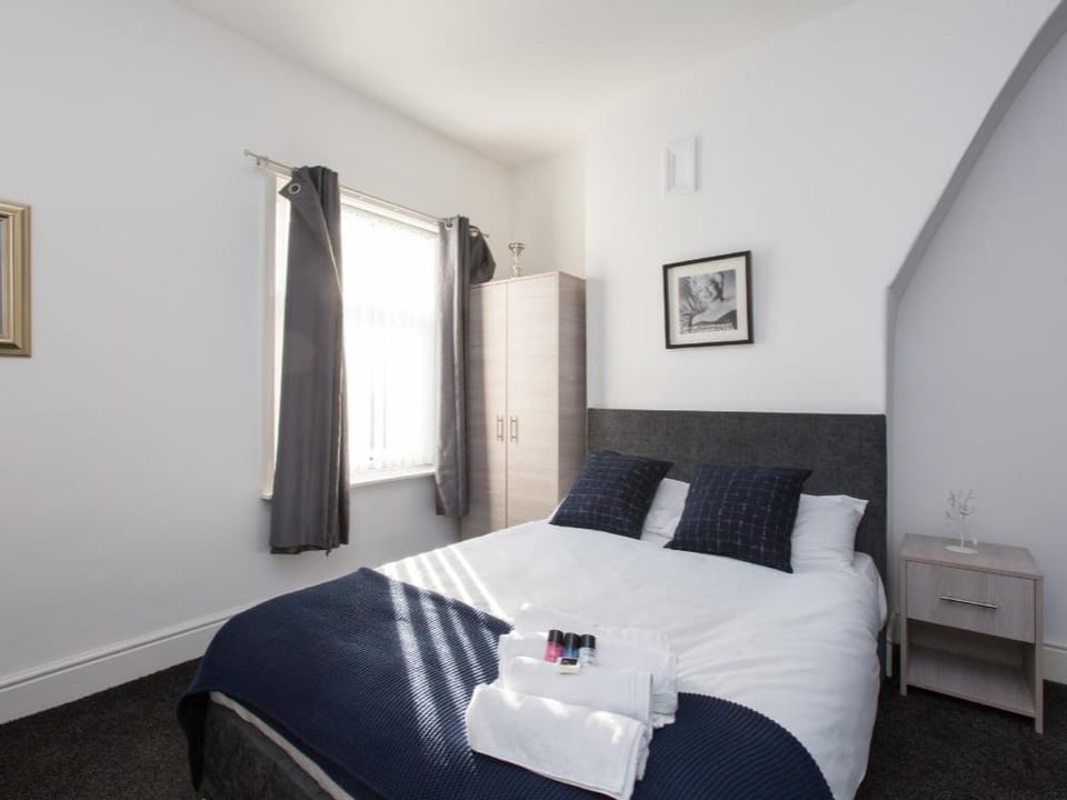 Townhouse @ 83 Edleston Road Crewe Hotel in Crewe