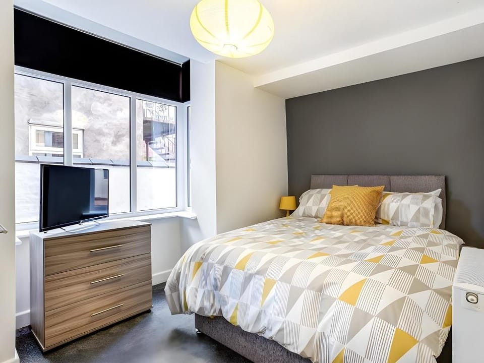 Townhouse PLUS @ 166 Edleston Road Crewe Hotel in Crewe