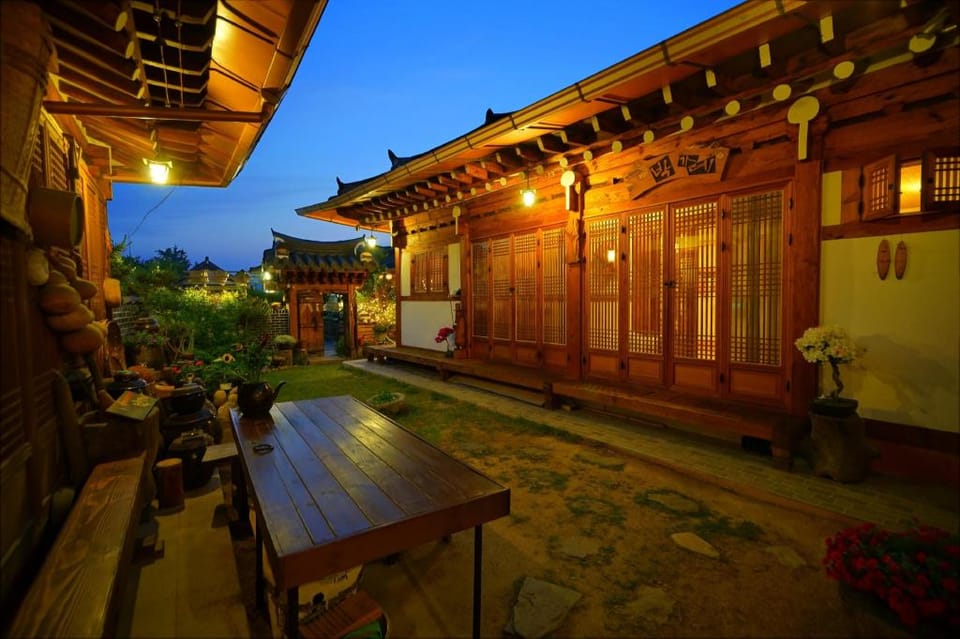 jeonjuhanog baggane - halinteugga, hanogmaeul jungsim, hanboghalin Bed and Breakfast in South Korea