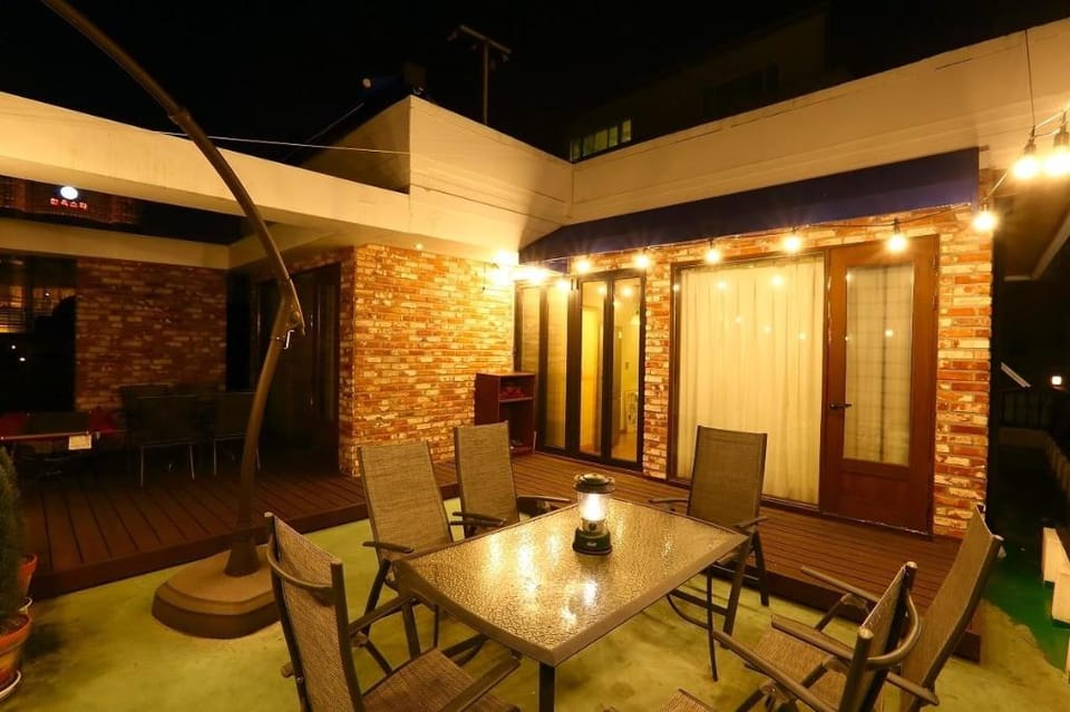 Hanok Village Accommodation Yujeong Hotel in South Korea