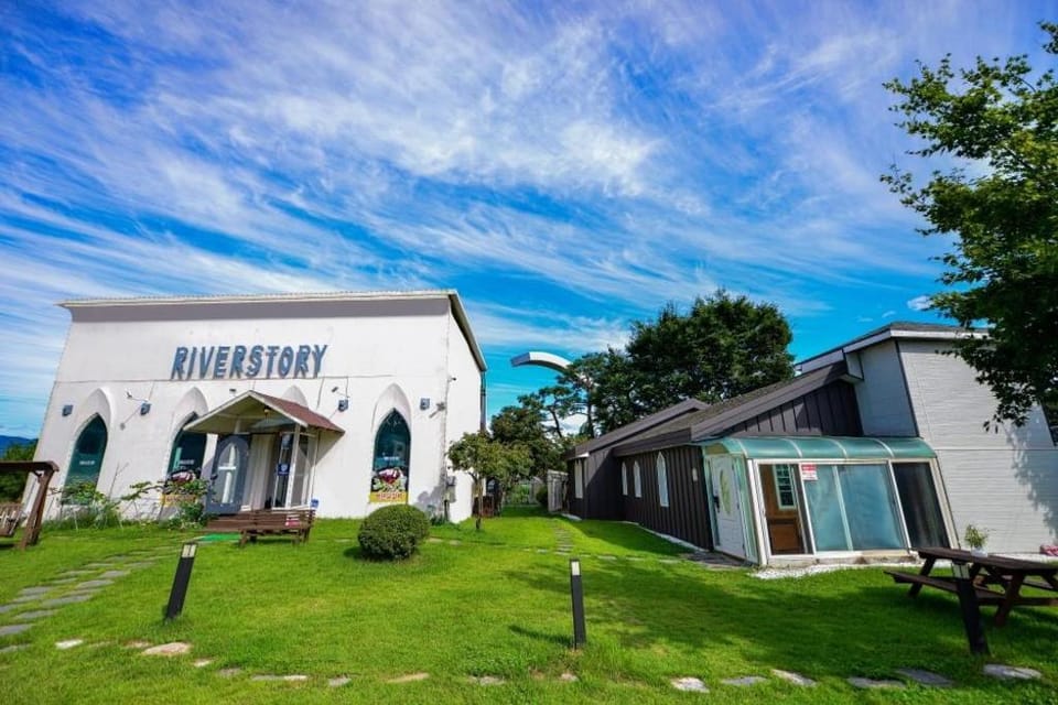ribeoseutoripensyeon Bed and Breakfast in Gyeonggi-do