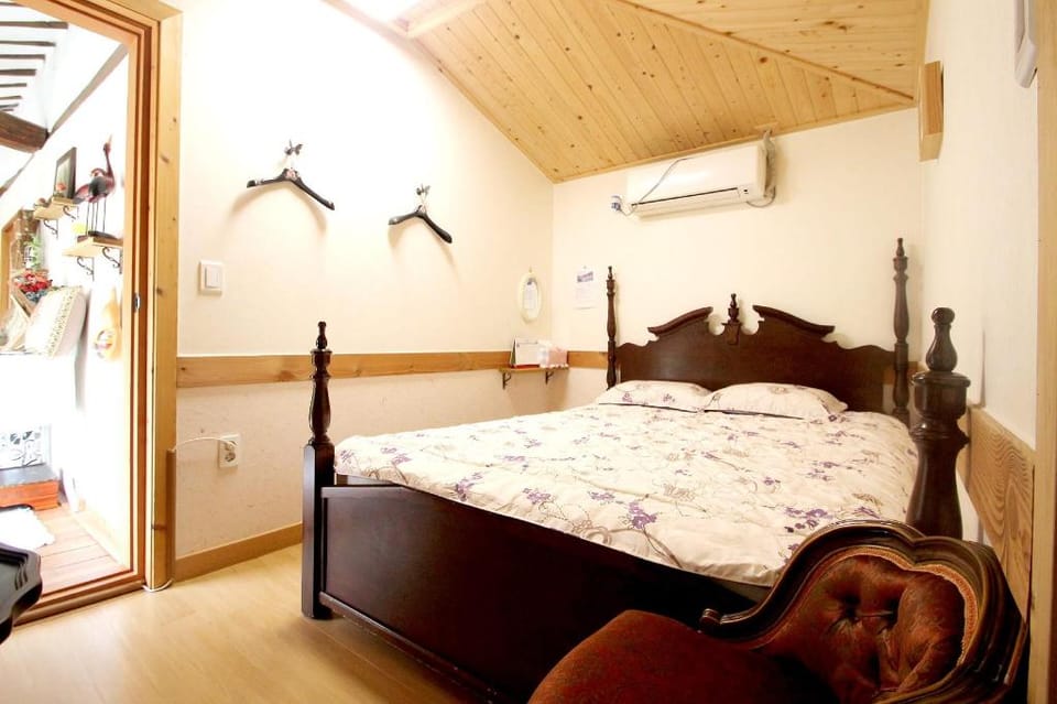 jeonjuhanogmaeulsugbag morangeseuteuhauseu Hotel in South Korea