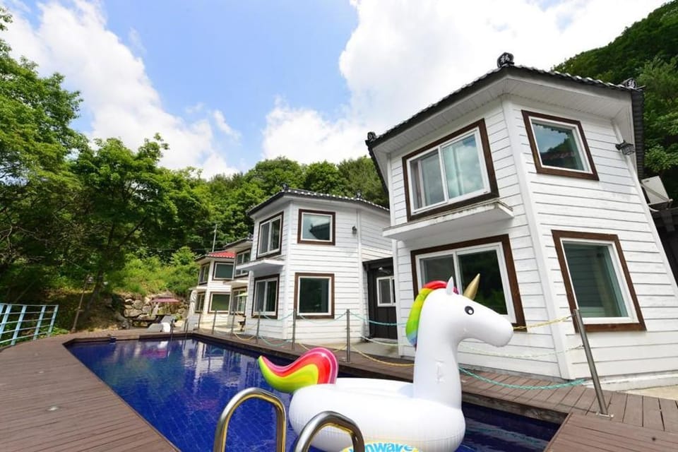 kamelpensyeon Bed and Breakfast in Gyeonggi-do