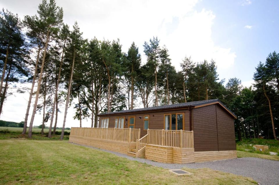 Hollicarrs - Woodland Lodge Hotel in York
