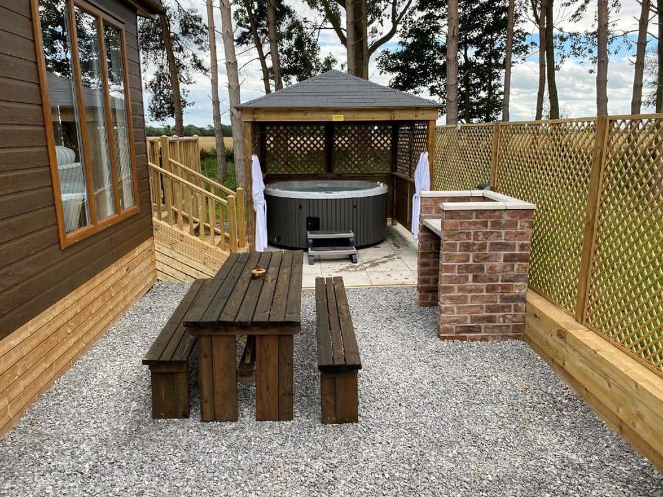 Hollicarrs - Woodland Lodge Hotel in York