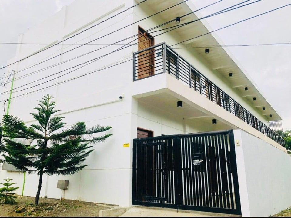 Couple Room in Lucena w/ NETFLIX & WiFI!!! Apartment in Calabarzon