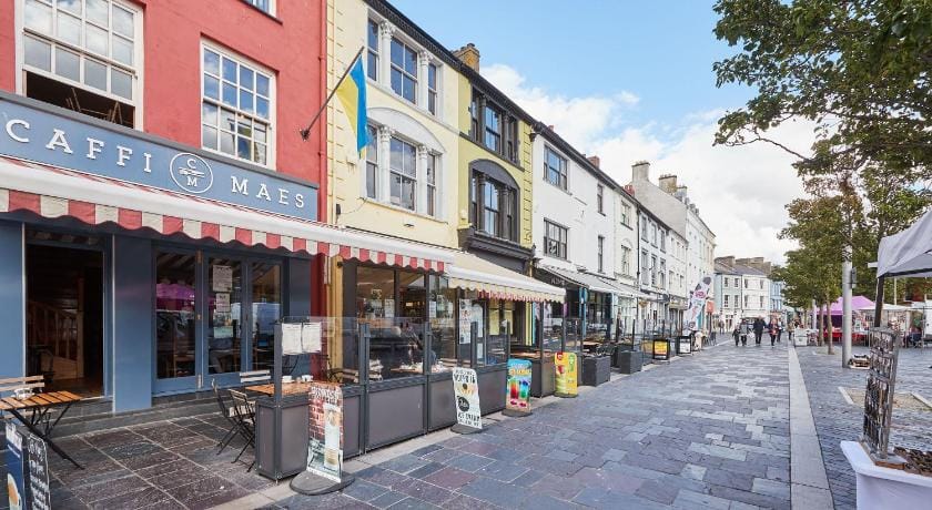 High Street Apartments Hotel in Caernarfon