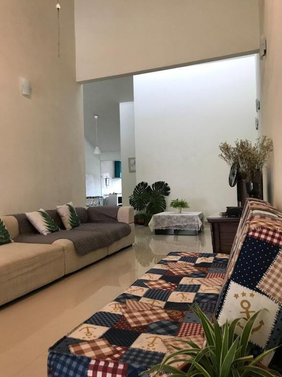 Sunny house 5min StulangLaut CIQ SOGO KSL 2BR 7Pax Vacation rental in Johor Bahru