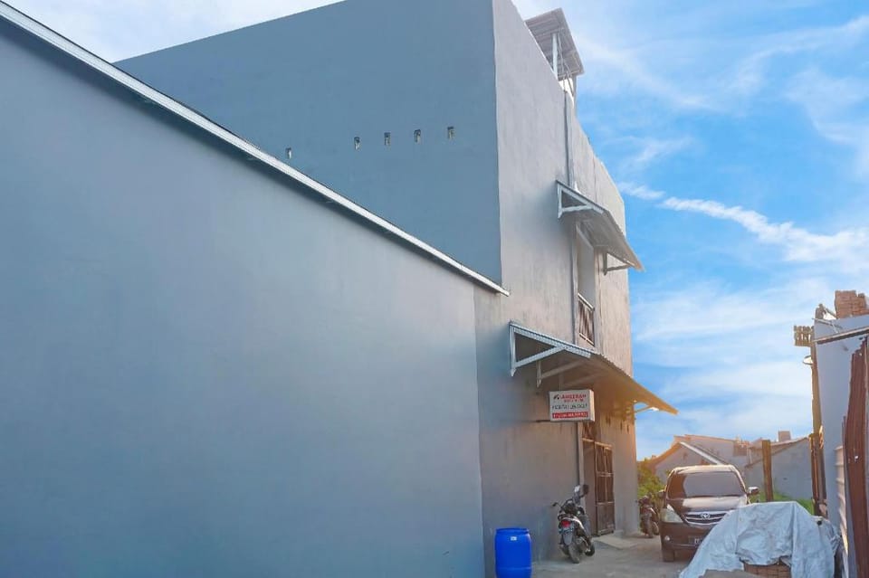 Hotel O Almeerah Homestay Syariah Near RS Hermina Hotel in Indonesia