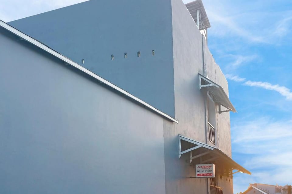 Hotel O Almeerah Homestay Syariah Near RS Hermina Hotel in Indonesia
