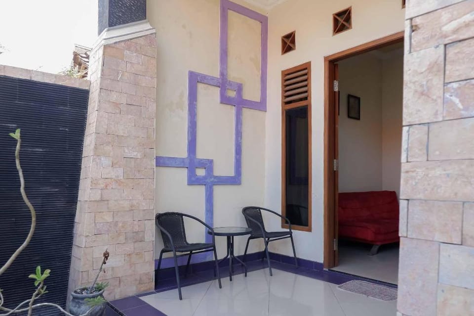RedDoorz near RSUD Nganjuk Hotel in East Java