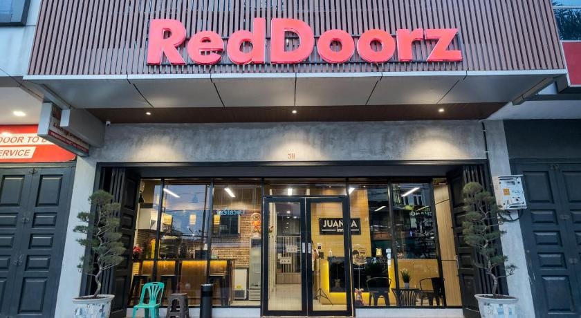 RedDoorz Plus @ Jalan Juanda Medan Hotel in Indonesia