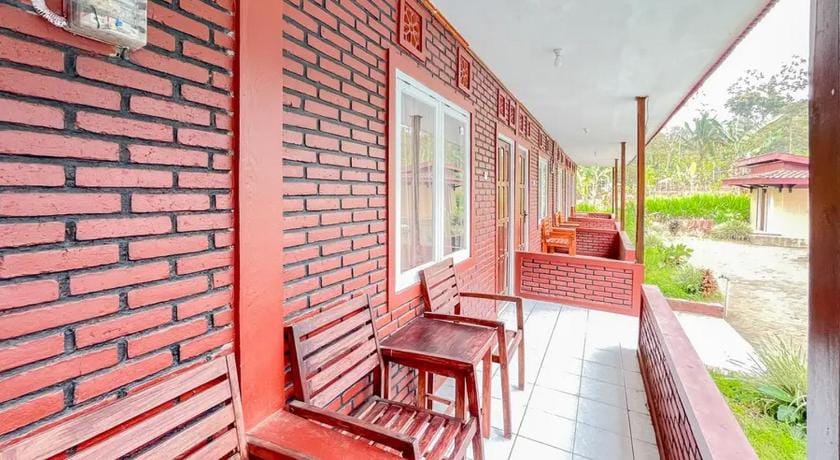 Villa Kampoeng City Wonosalam Mitra RedDoorz Hotel in East Java