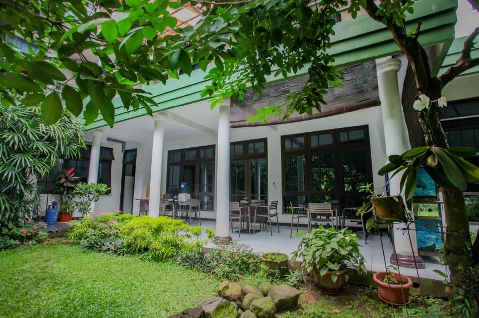 OYO Life 90091 Wisma Pakuan Syariah Hotel in West Java