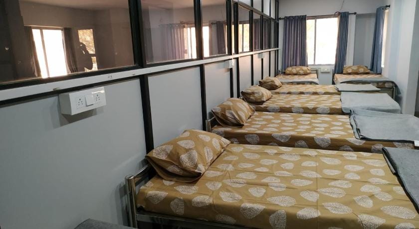 SHIV SAI DORMITORY Bed and Breakfast in Vadodara