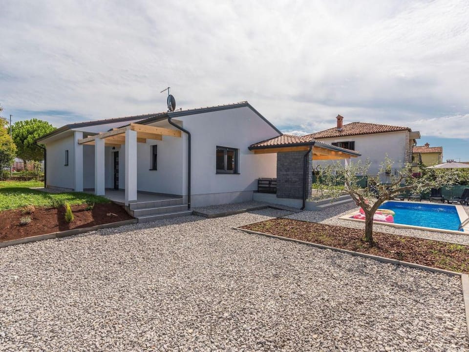 Villa in Novigrad with Private Pool and Beach Vacation rental in Novigrad