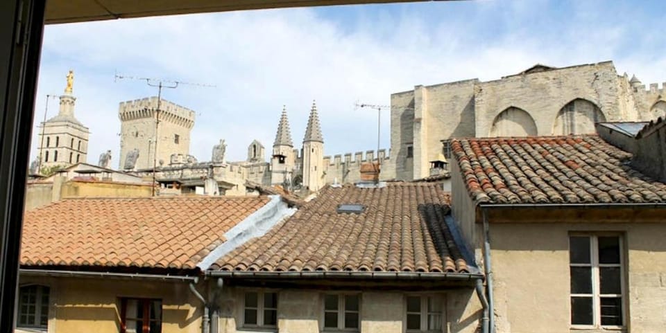 Studio with window view on the Palais des Papes B Apartment in Avignon