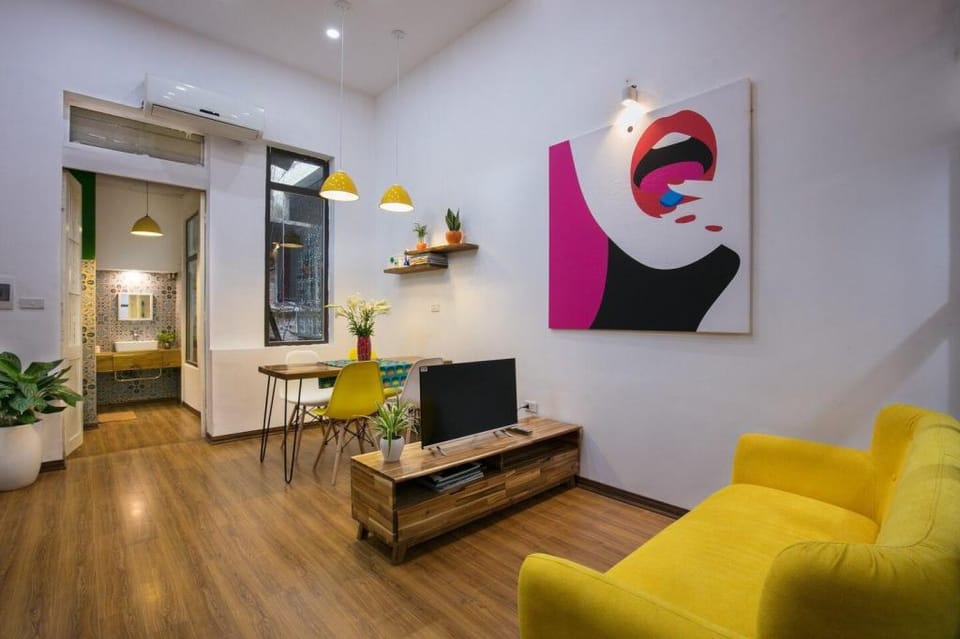 Holly's Hidden Nest in Prime Location*NoLift Apartment in Hanoi