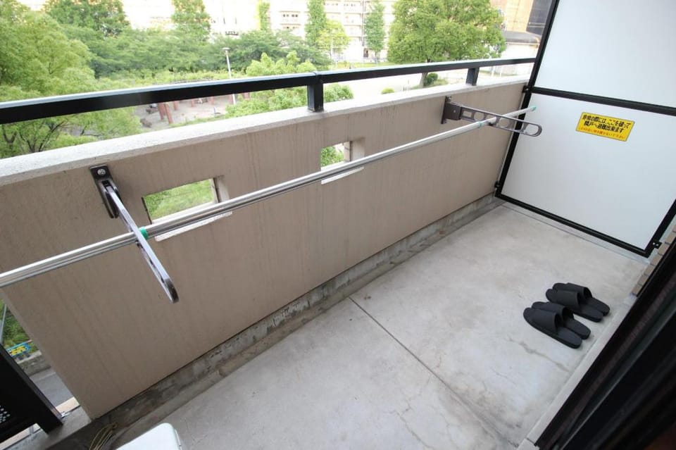 Disinfected room with projector 10 min from Umeda Apartment in Osaka
