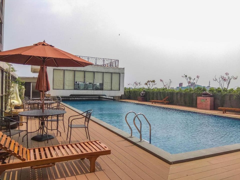 Comfy Minimalist Studio Dave near UI By Travelio Apartment in Jakarta