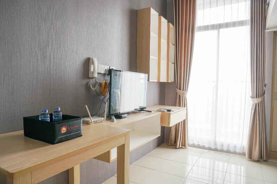 Comfy Minimalist Studio Dave near UI By Travelio Apartment in Jakarta