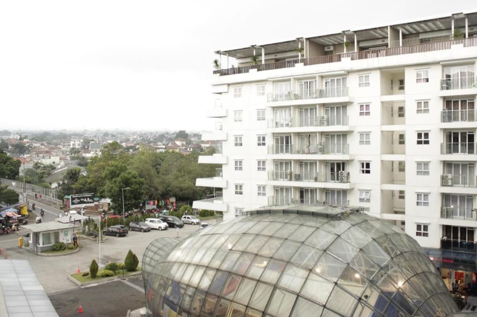 Studio Gateway Pasteur near Exit Toll By Travelio Apartment in Bandung
