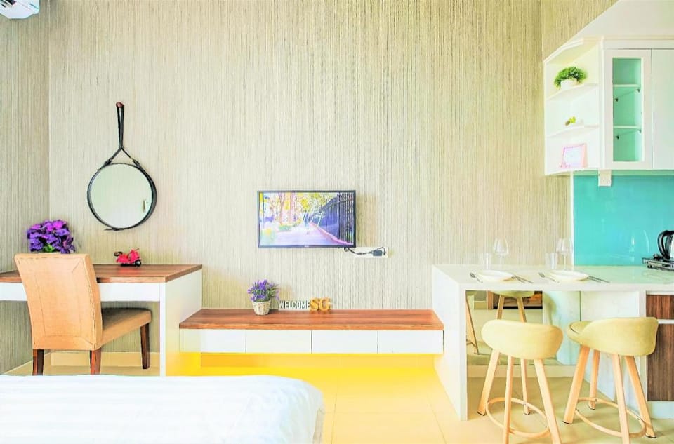TOP-FLOOR APART-FREE Pool,Gym&5Min To EveryWhere Apartment in Ho Chi Minh City