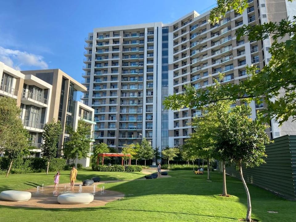 Menlyn Maine Residences - The Napoli King studio  Apartment in Pretoria