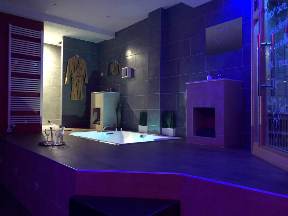Chambre avec spa by jordans collection Apartment in Dijon