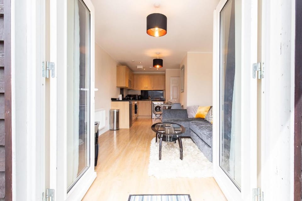 Velvet 1-bedroom apartment with Balcony, Hoddesdon Apartment in East Hertfordshire District