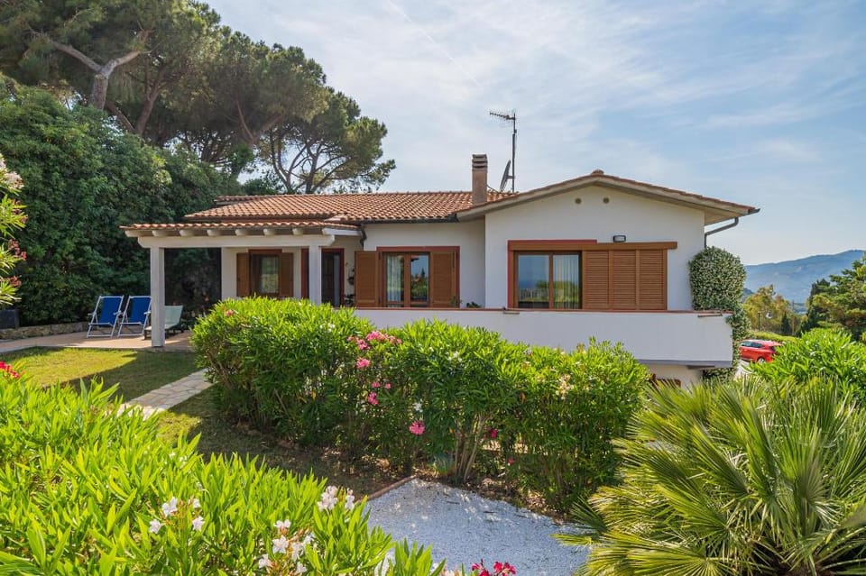 Apartment in villa 24 persons with large garden stella Apartment in Capoliveri
