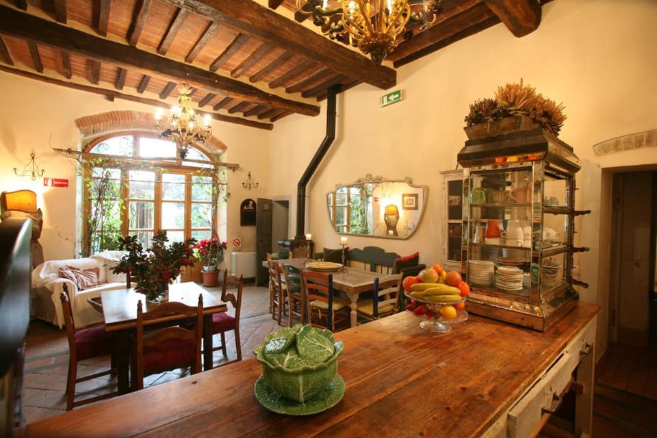 Delizioso E Particolare Casale Con Piscina,cortona Villa in Umbria