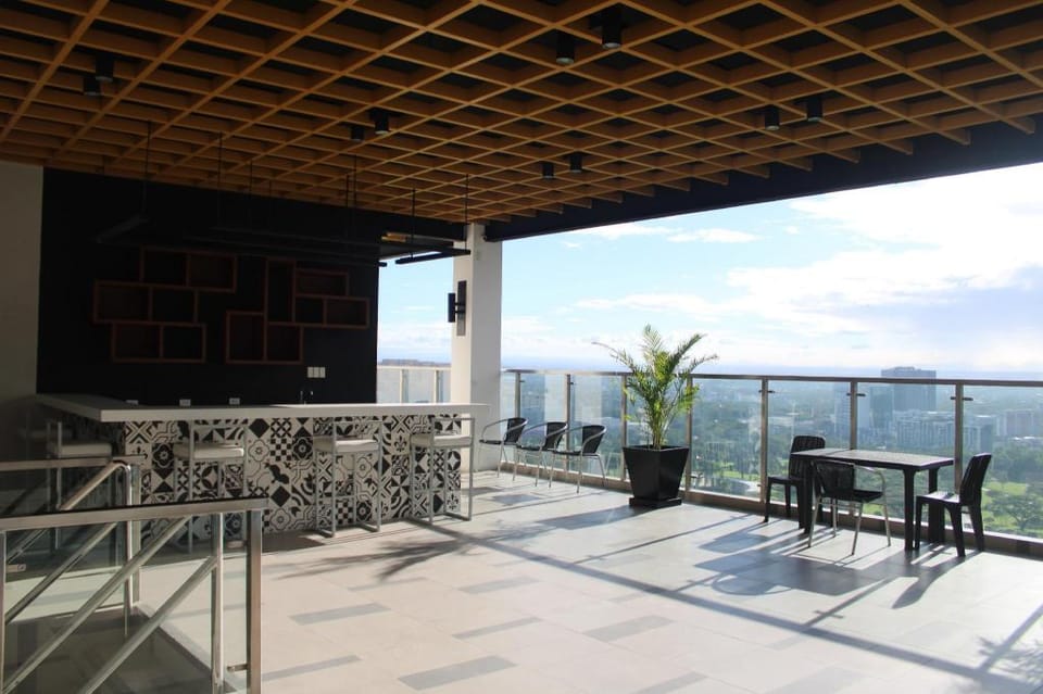 A2J Luxury Balcony BGC Suite Near SM AURA Taguig Apartment in Makati