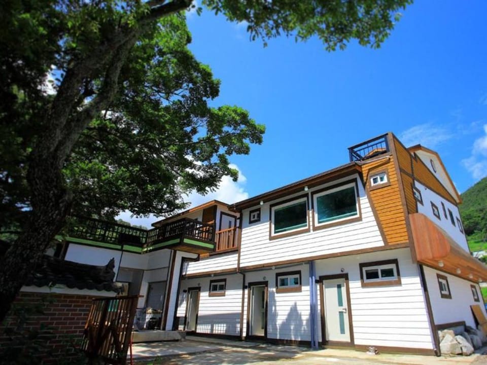 Namhae Pinky Marine Pension Bed and Breakfast in South Korea