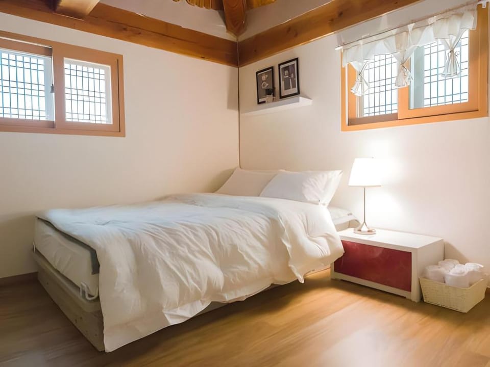 Gyeongju Seonamsan Hanok Stay Bed and Breakfast in South Korea