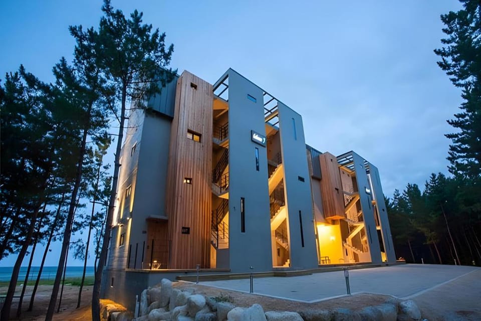 Gosung La Henne Pull Villa J Bed and Breakfast in South Korea