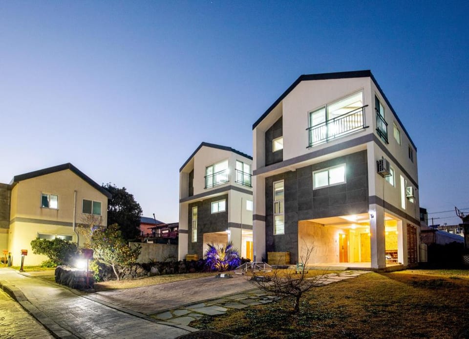 seogwipo pyoseonhaebici pensyeon Bed and Breakfast in South Korea