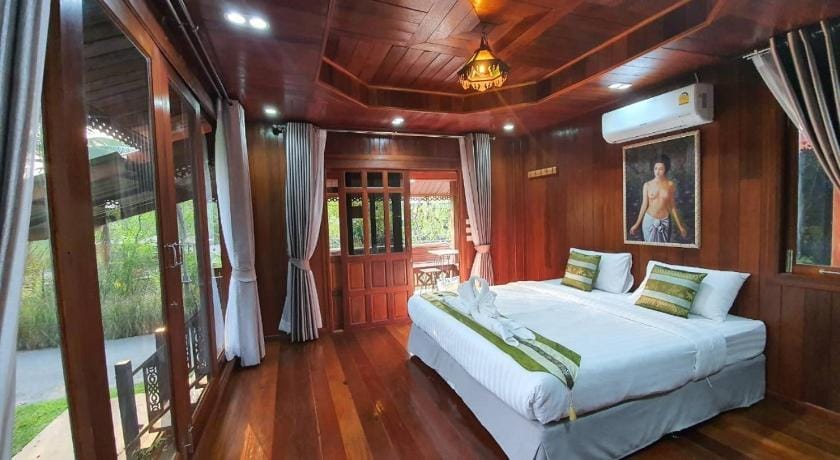 Bansuannaifun Talad Nam Ampawa Hotel in Thailand