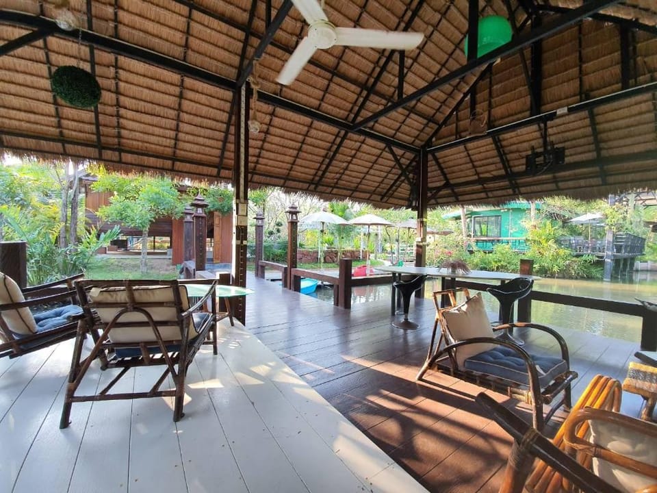 Bansuannaifun Talad Nam Ampawa Hotel in Thailand