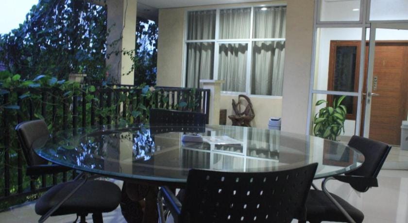 Ragunan Residence Syaridin Mitra RedDoorz Hotel in South Jakarta City