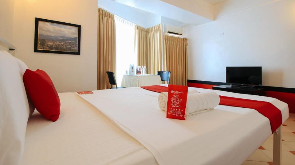 RedDoorz @ The Providence Tower - Vaccinated Staff Hotel in Manila City