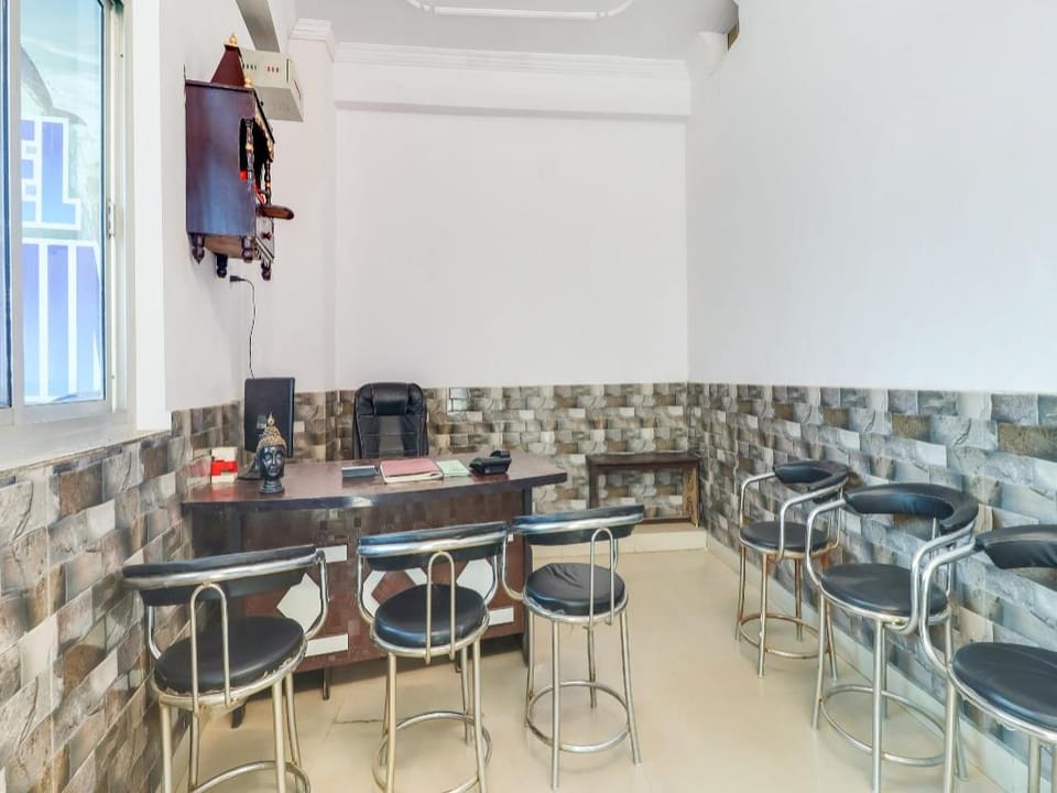 Super Hotel O Dolphin Hotel in Lucknow